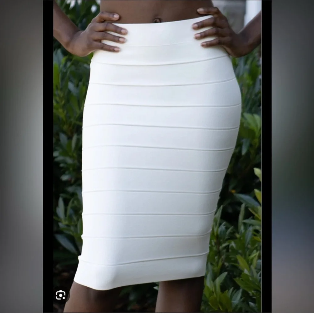 BCBGMaxazria body con skirt winter white bandage pencil skirt lots of spandex - Picture 9 of 12